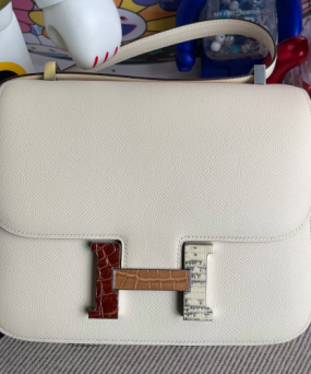 에르메스 콘스탄스24 나타 화이트 악어 리자드 가죽 버클 앱송